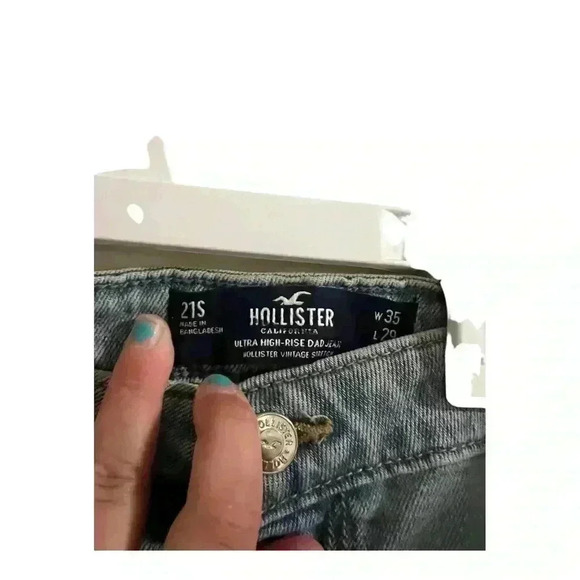 Hollister Women's Ultra High-Rise Dad Jeans Patchwork Distressed Blue Denim - Picture 4 of 9